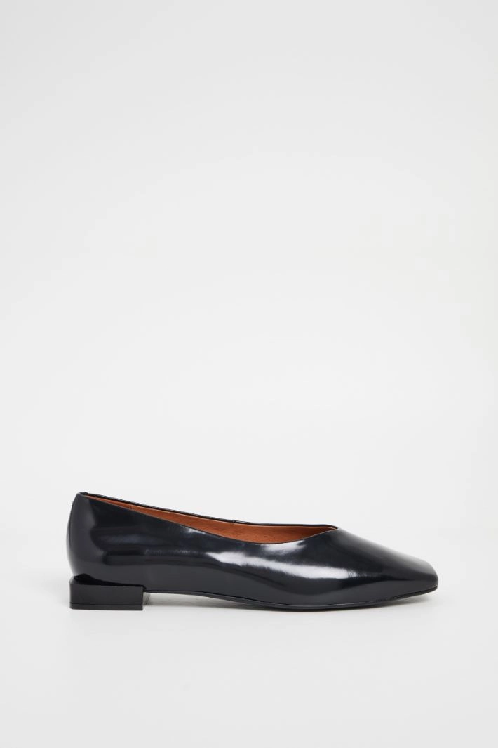 Square toe ballerinas - BLACK