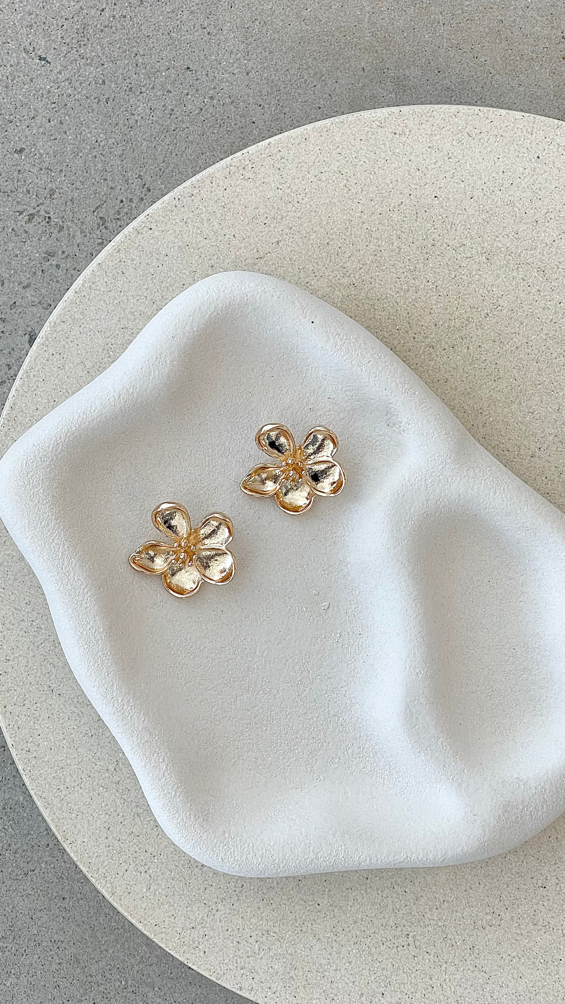 Mare Earrings - Gold