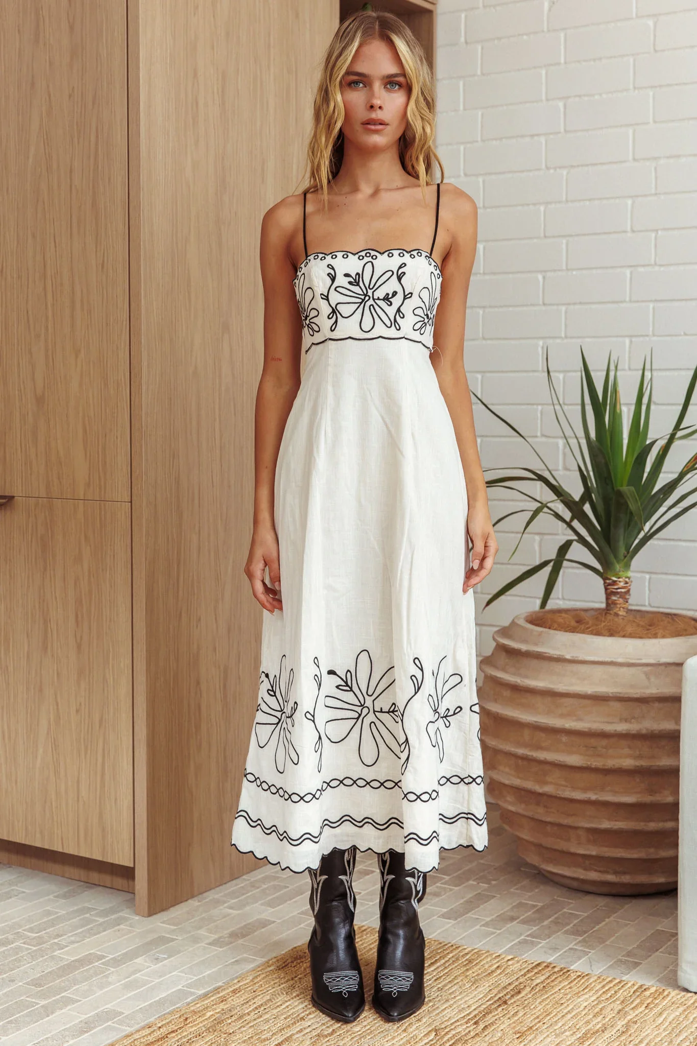 Mondo Scalloped Hem Maxi Dress Embroidered Oat