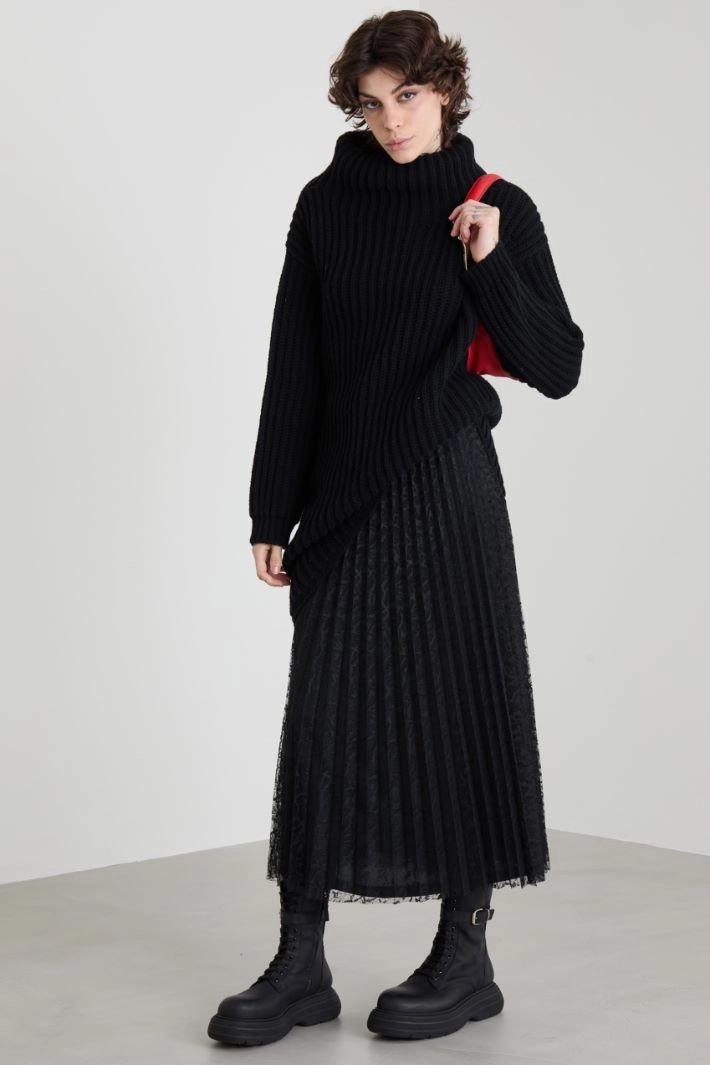 Asymmetrical dress with wide neck - BLACK