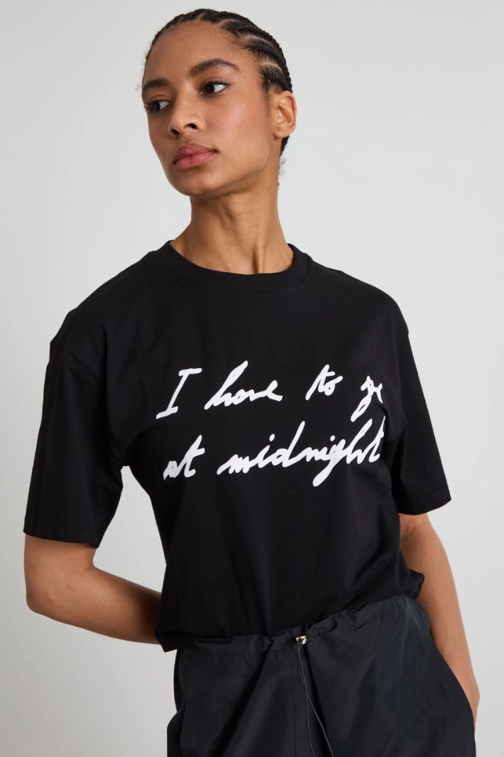 Boxy T-shirt with print - BLACK