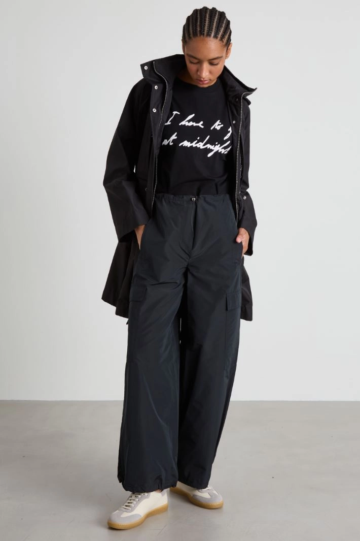 Boxy T-shirt with print - BLACK