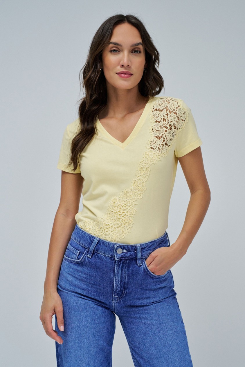 T-SHIRT WITH LACE