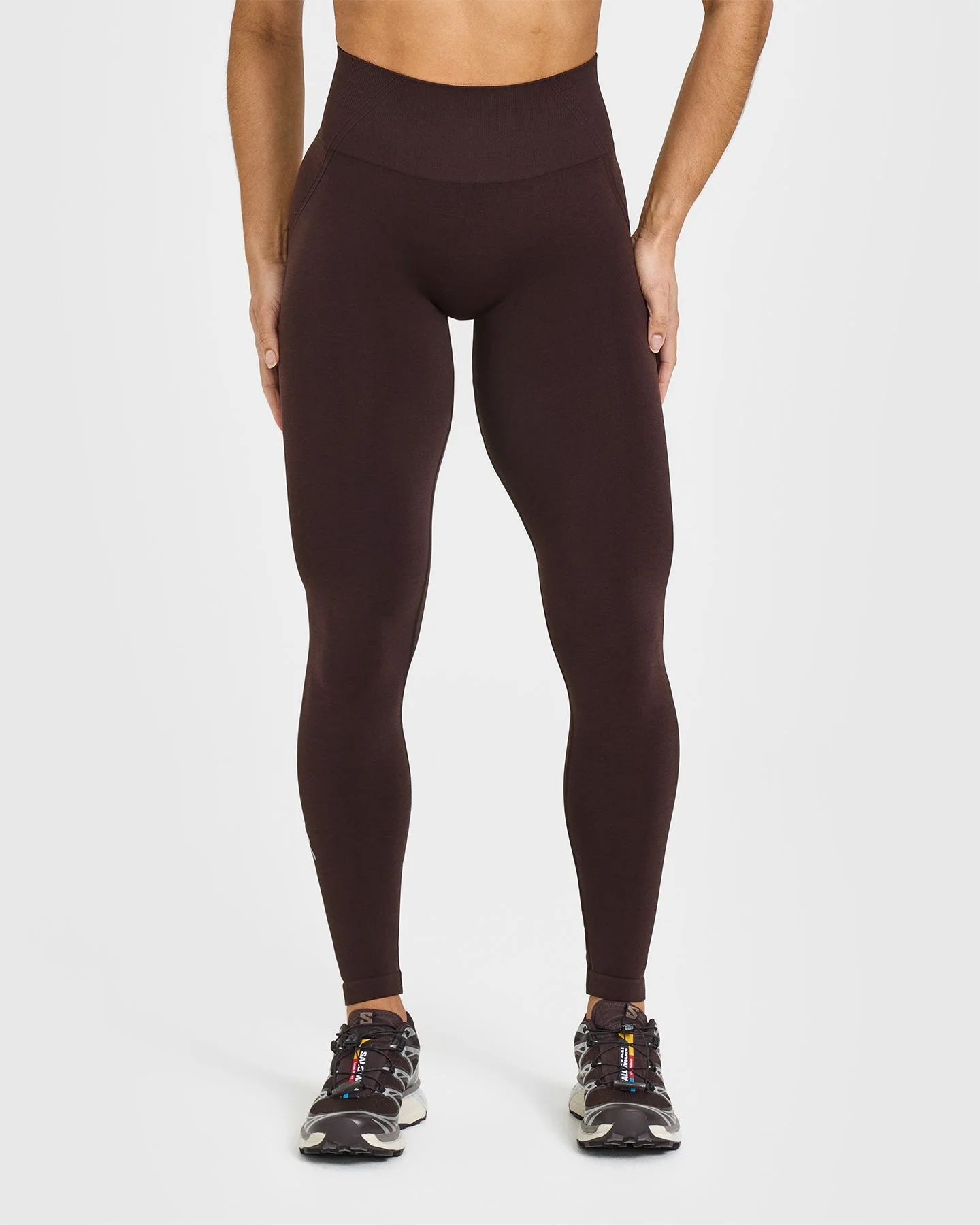 EffortlessLift™ Seamless Leggings with White Logo | Plum Brown