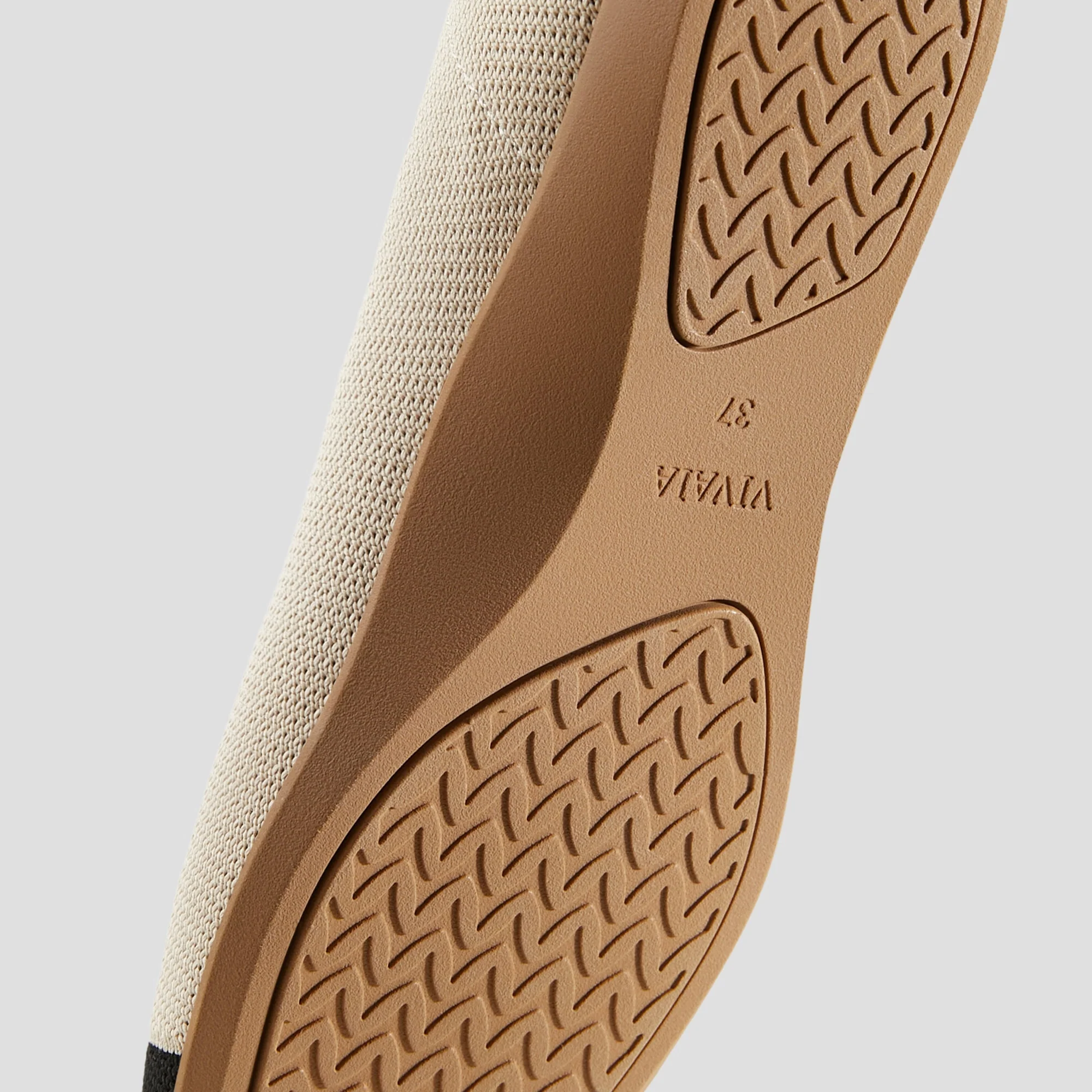 Lightweight Pointed-Ballet Flats (Aria Walker)