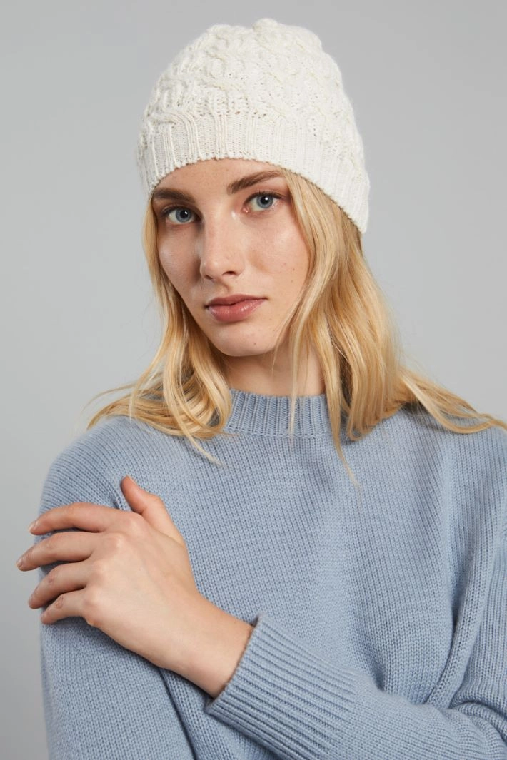 Cable-knit beanie hat - WHITE