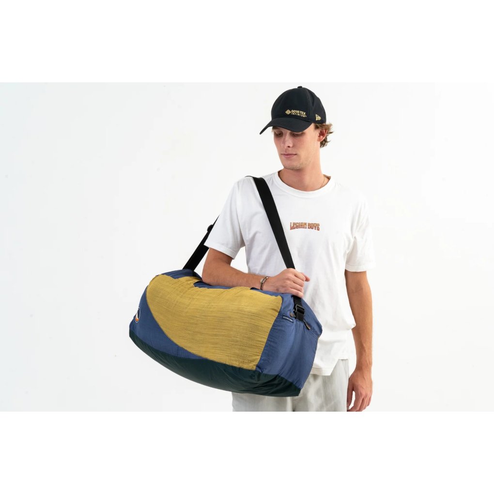 Ticket To The Moon Moon Carrier Duffle Bag - 40L - Black
