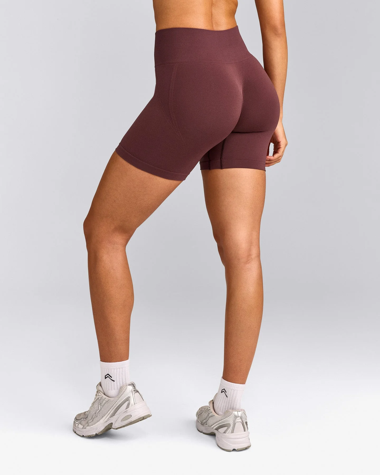 EffortlessLift™ Seamless Shorts with Grey Logo | Velvet Mocha