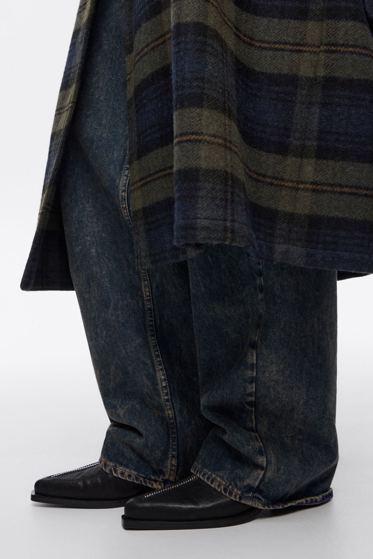 Black leather cowboy shoe boot