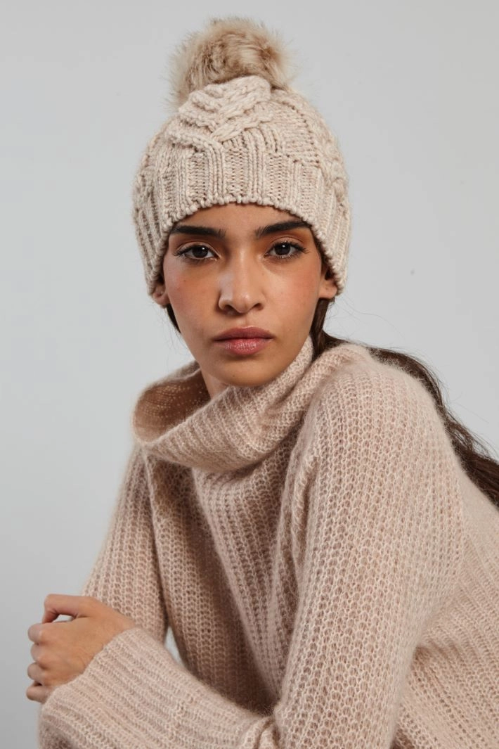 Braided beanie hat with pom pom - BEIGE