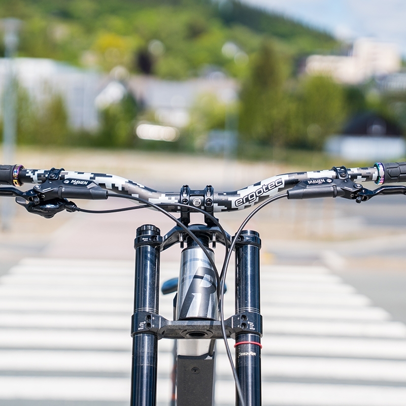 Ergotec Riser Bar 30 Pixel Edition 31.8 MTB Handlebar - Safety Level 6+ - matt black/pixel