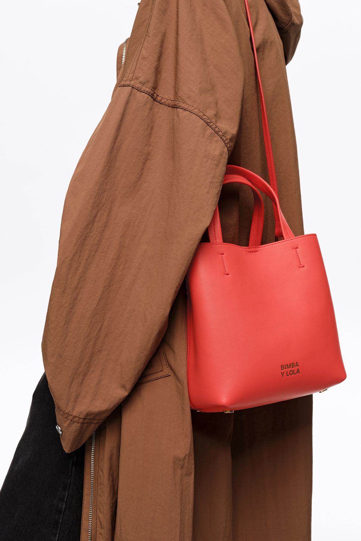 Intense red medium leather Chihuahua bag