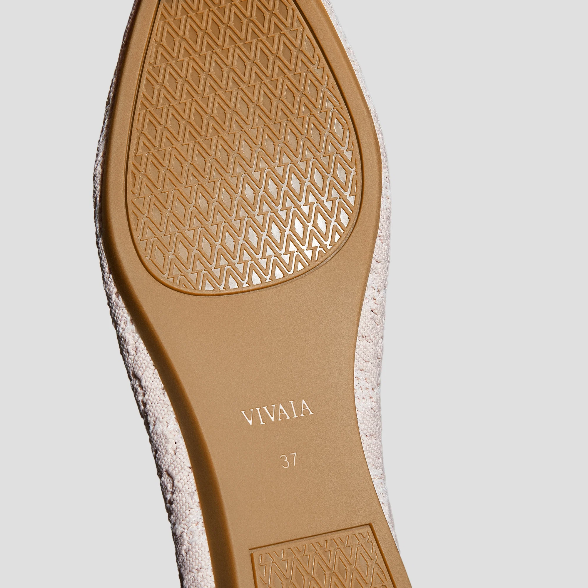 Pointed-Toe Ballet Flats (Aria 5°)