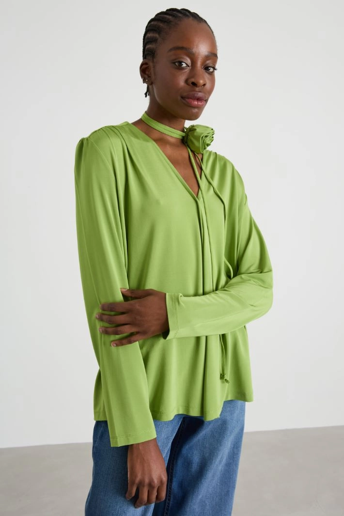 Blouse with ribbon and flower detail - GREEN