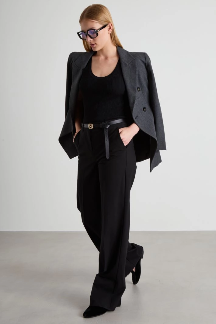 Top with irregular rib-knit pattern - BLACK