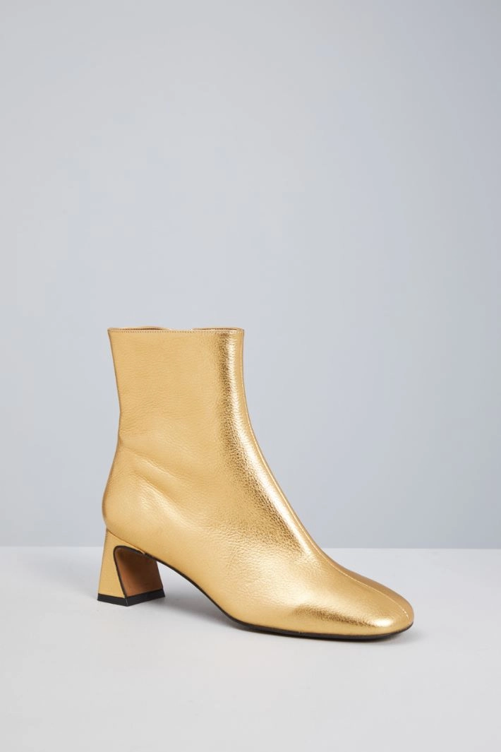 Ankle boots with a metallic finish - GOLD