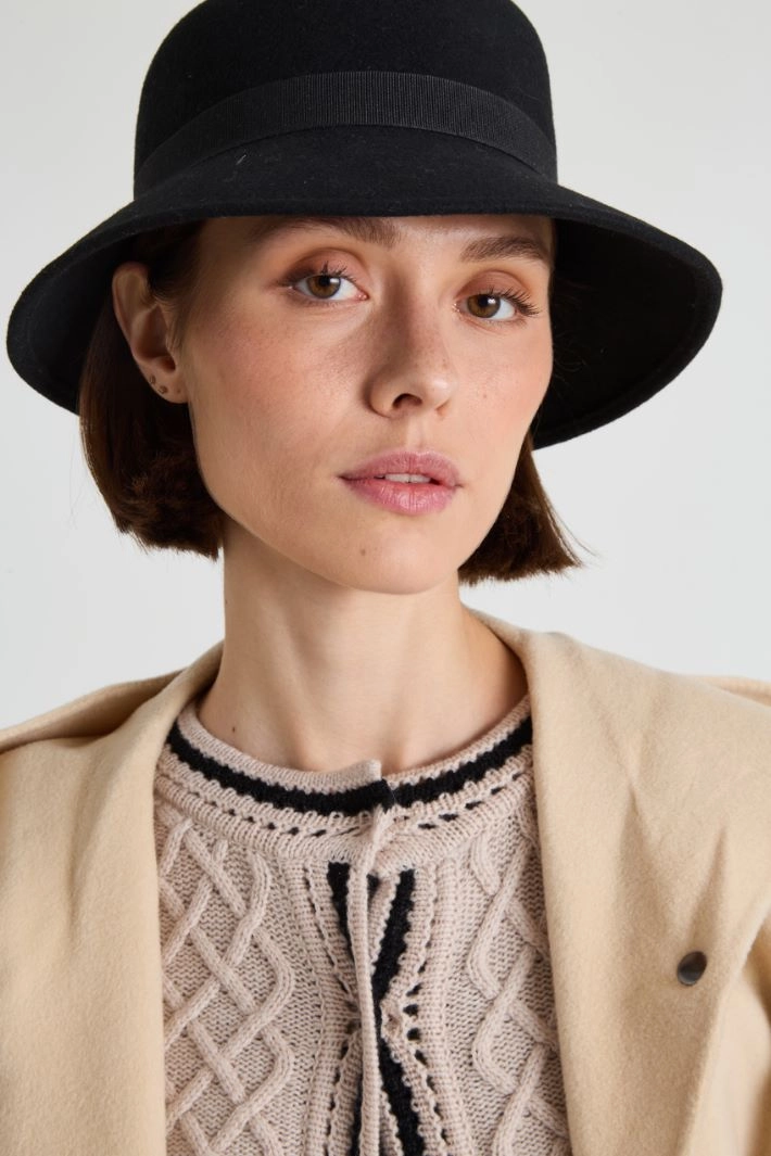 Wool hat - BLACK