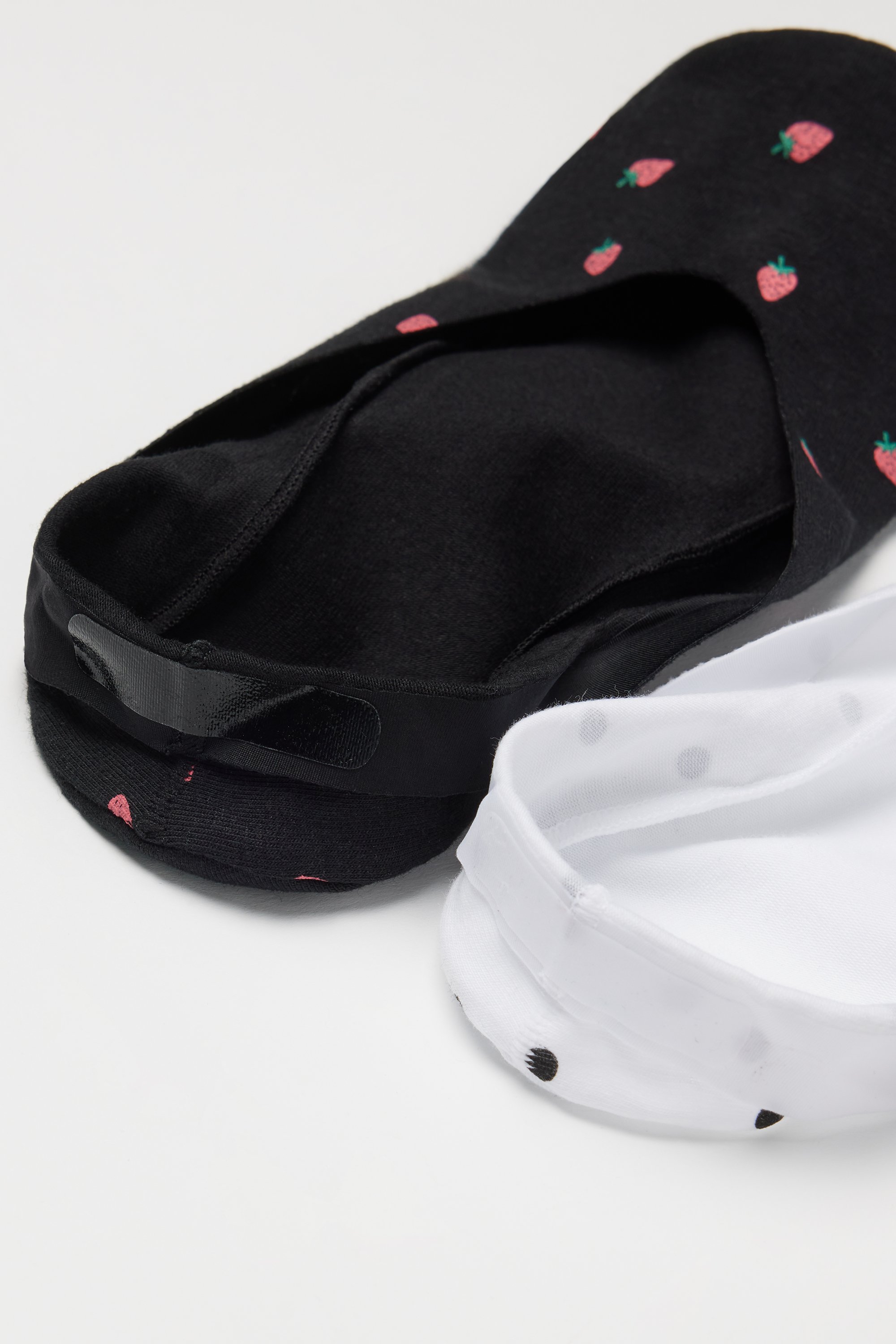 2 Pairs of Women's Laser Cut Cotton No-Show Socks