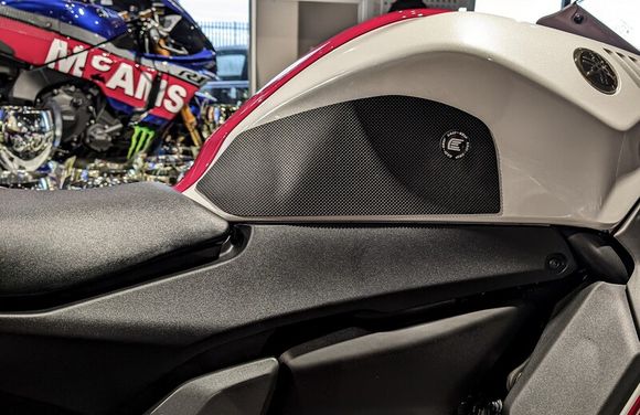 R&G Racing Eazi-Grip Pro Tank Grip Kit - BlackYAMAHA 700 R7 - 2022 - 2025Ref: Rgr02050A / 1129283001