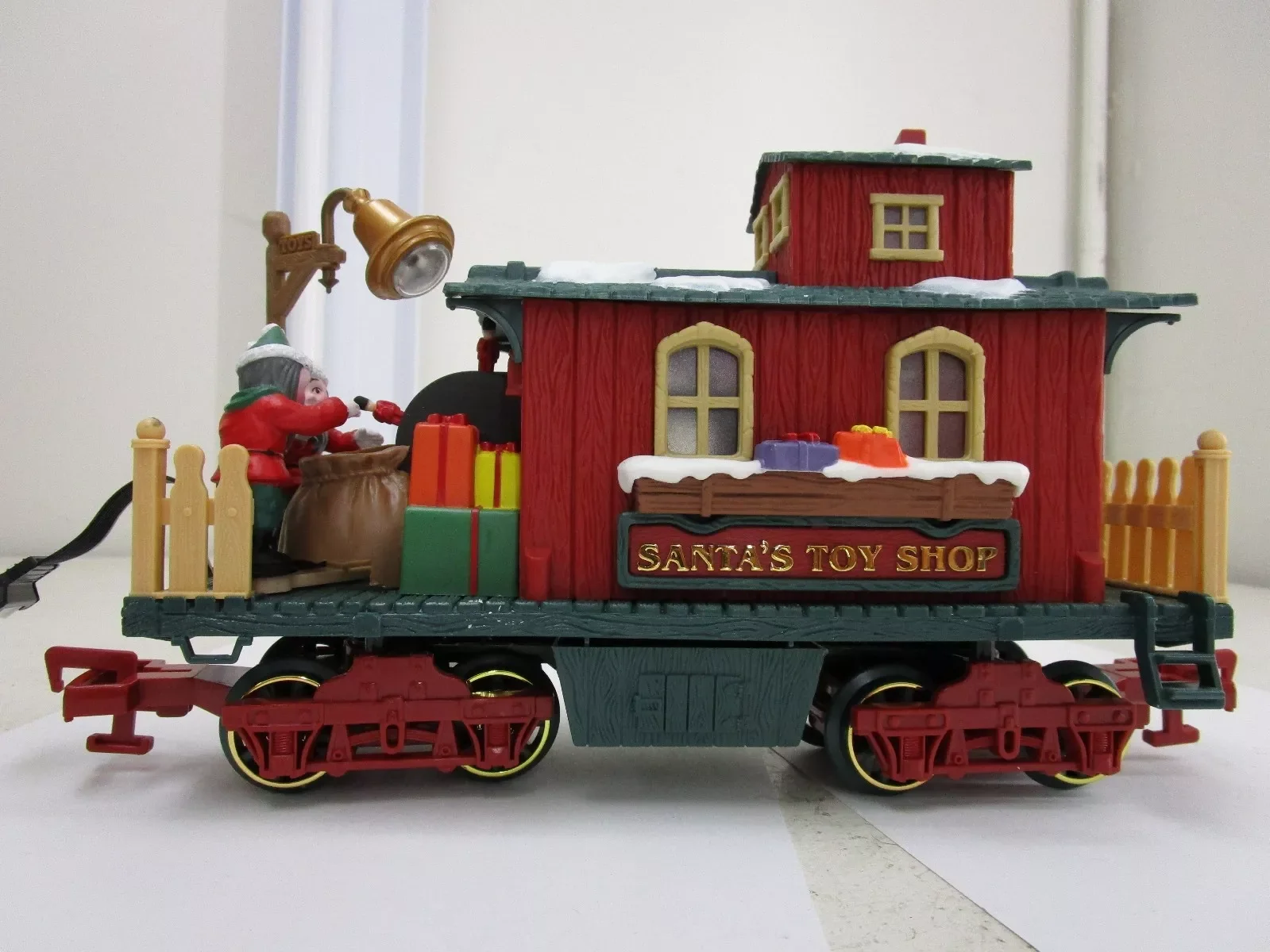 New Bright Holiday Express #384 Santa's Toy Shop Christmas Train Car G Scale