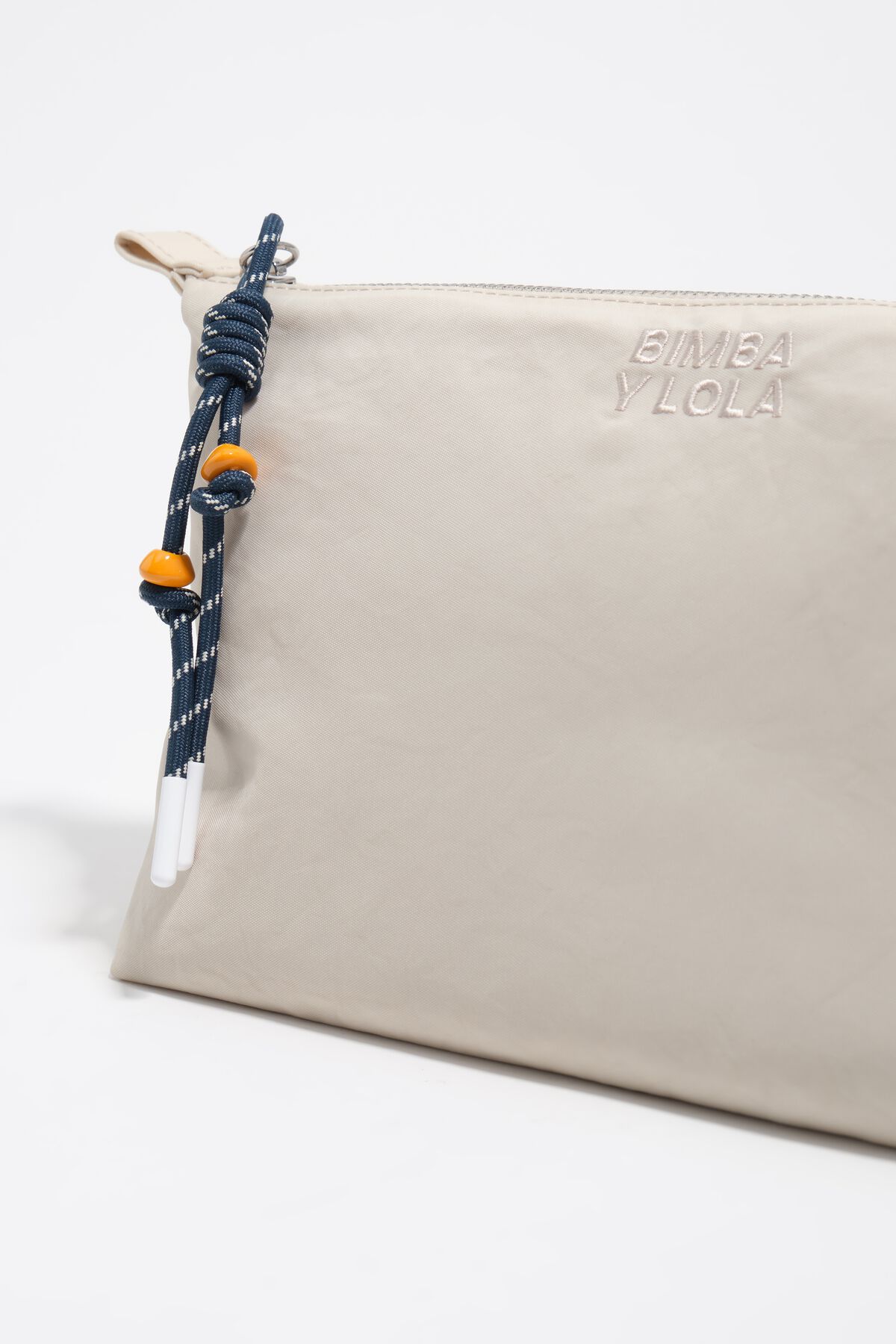 Apple green nylon trapecio make-up case