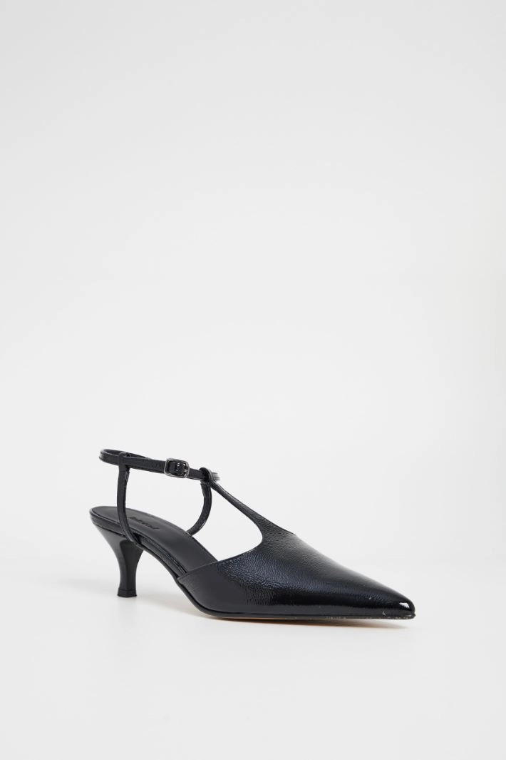 Pumps  with a patent finish - BLACK