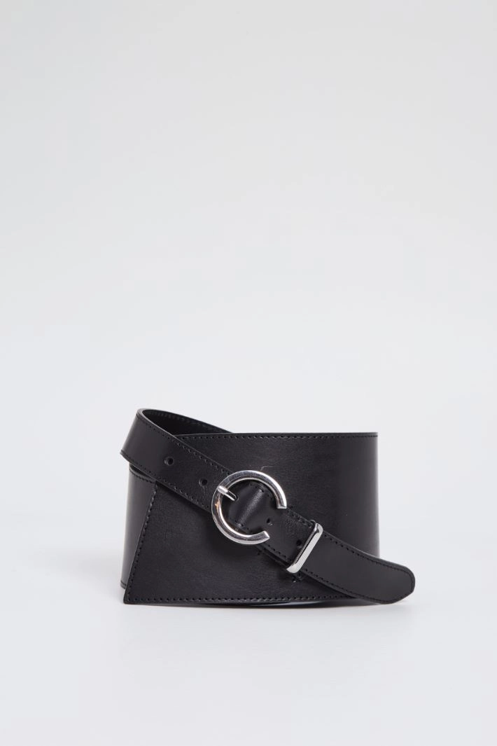 Asymmetric leather belt - BLACK