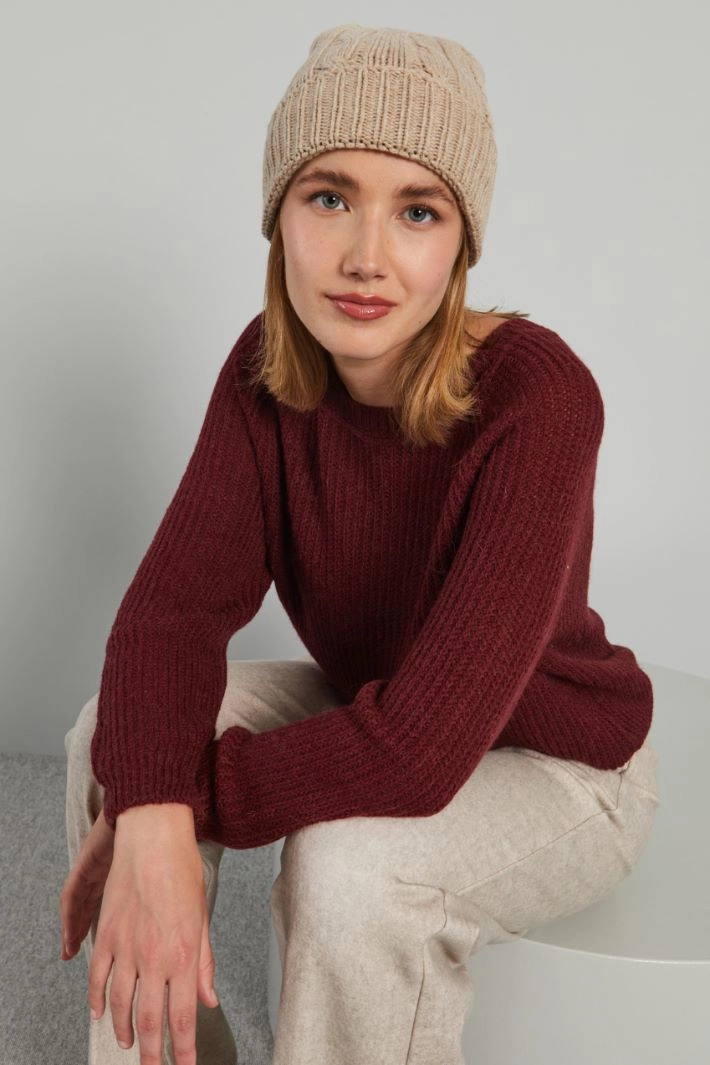 Cable-knit beanie hat - SAND