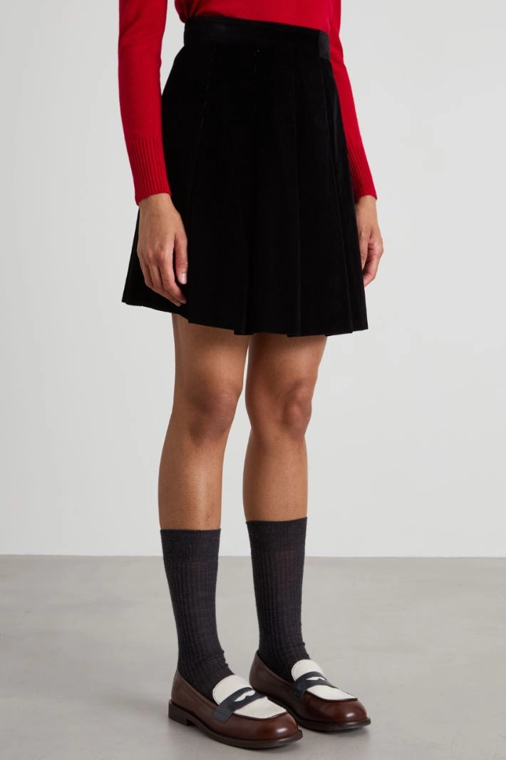 Pleated velvet mini skirt - BLACK