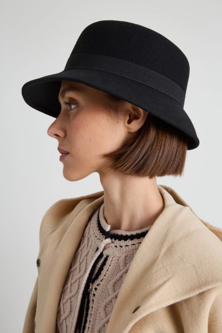 Wool hat - BLACK