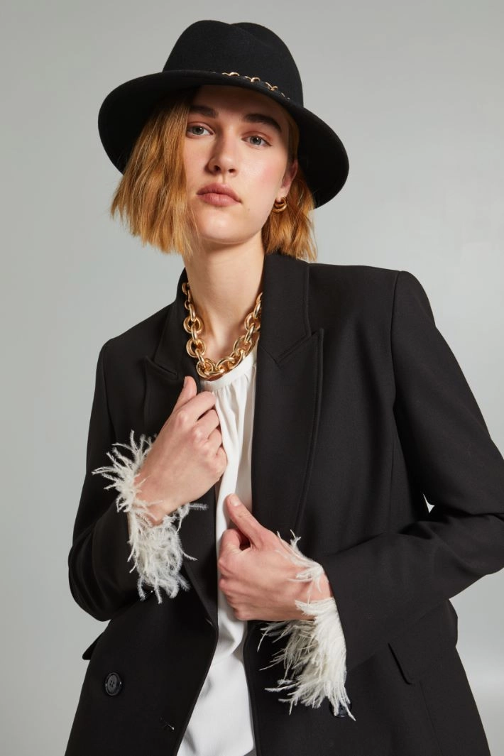 Hat with chain detail - BLACK GOLD