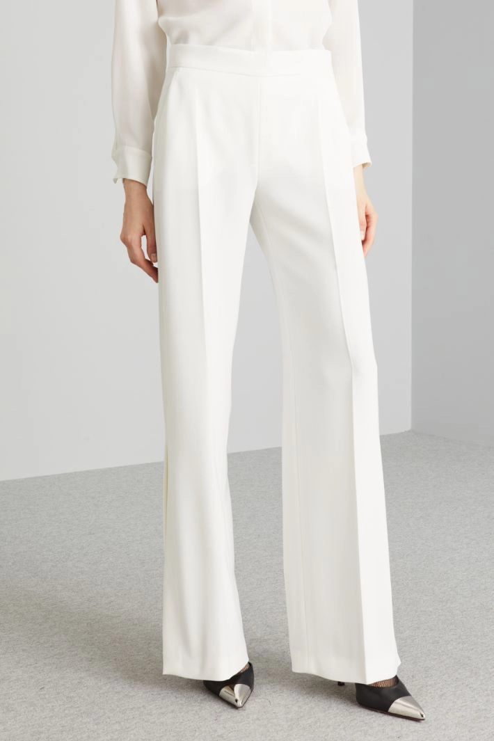 Slit-detailed trousers - WHITE