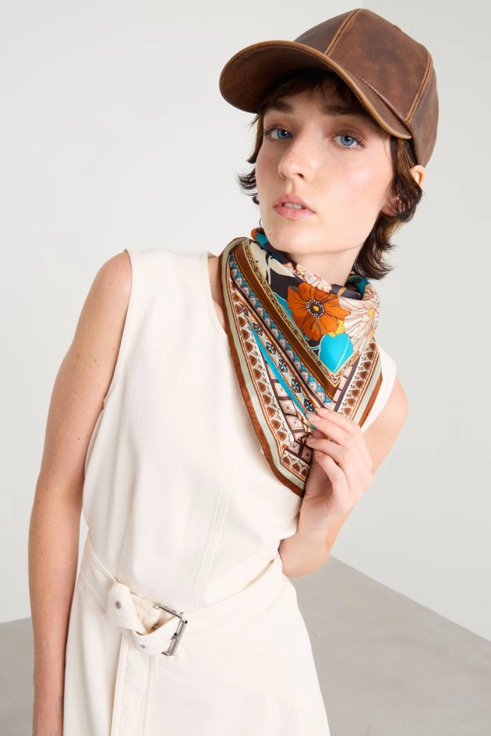 Silk scarf - BROWN