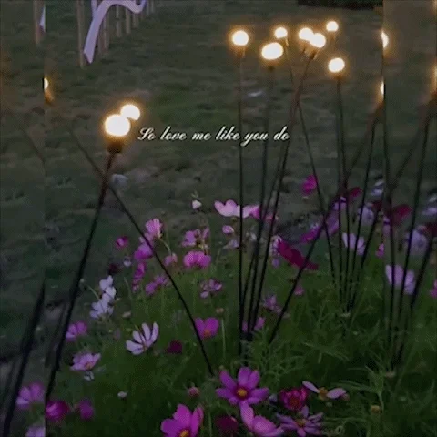 LAST DAY 49% OFF🔥Spring Solar Powered Firefly Garden Stake Light(1 Pack of 6 fireflies)