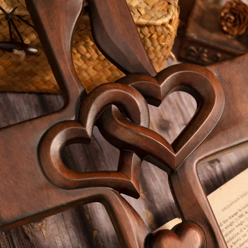 🔥Letzter Tag 49% Rabatt❤️Handgemachtes Holzkreuz mit verschlungenen Herzen