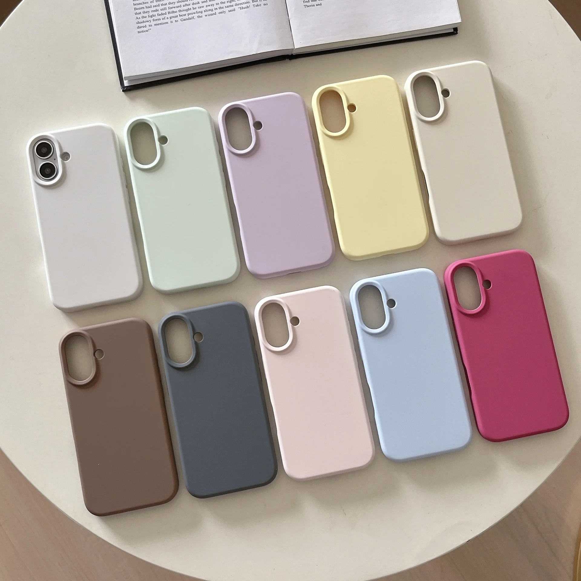 Suitable for iPhone large hole liquid silicone frosted anti-fingerprint solid color phone case