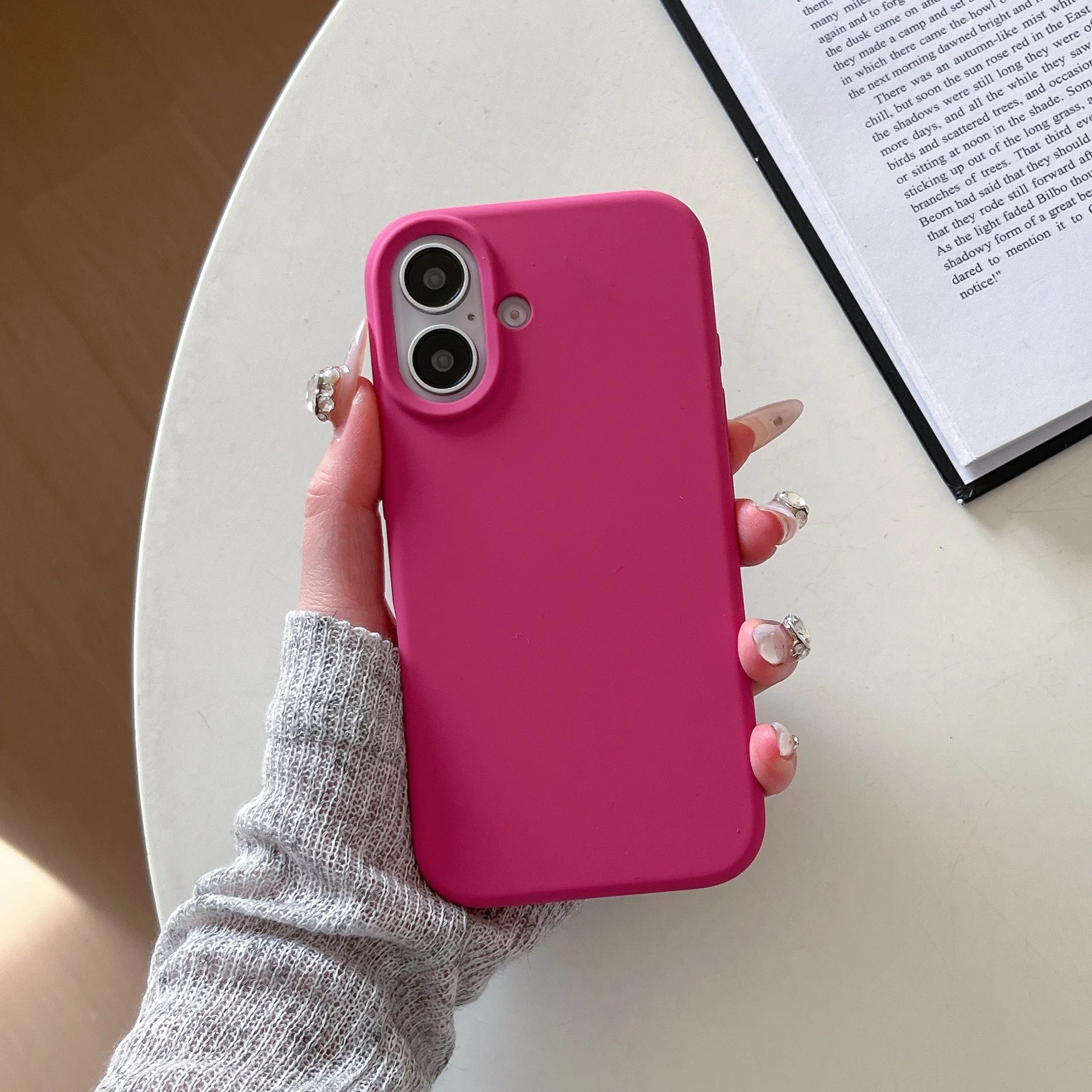 Suitable for iPhone large hole liquid silicone frosted anti-fingerprint solid color phone case