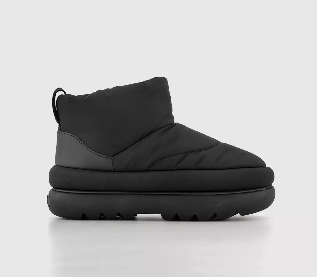 UGG Classic Maxi Mini Boots  Black