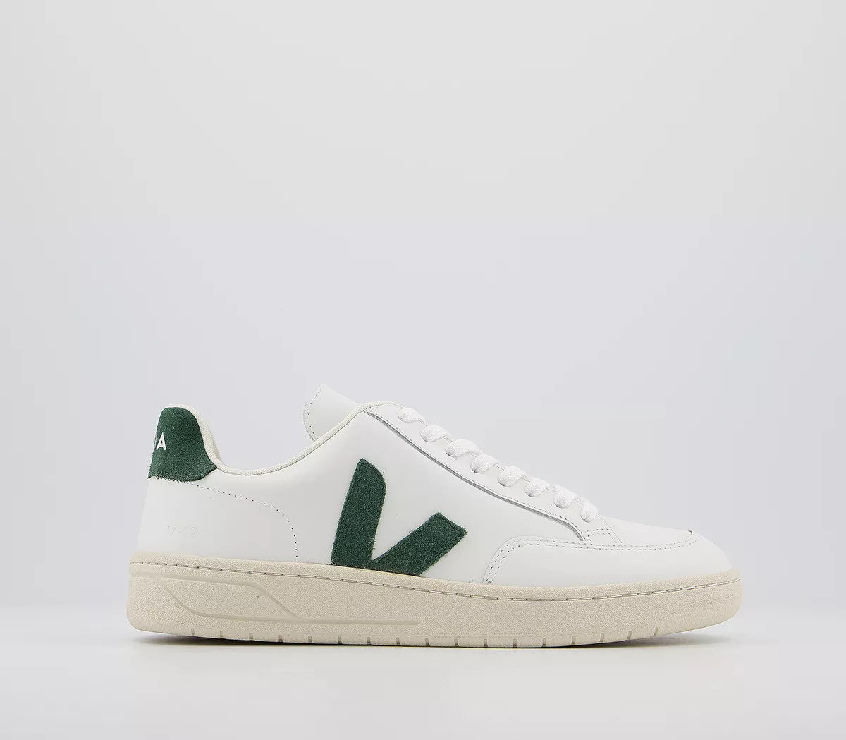 VEJA V-12 Trainers Extra White Cyprus