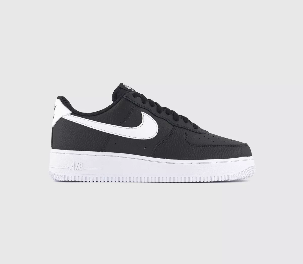 Nike Air Force 1 07 Trainers Black White