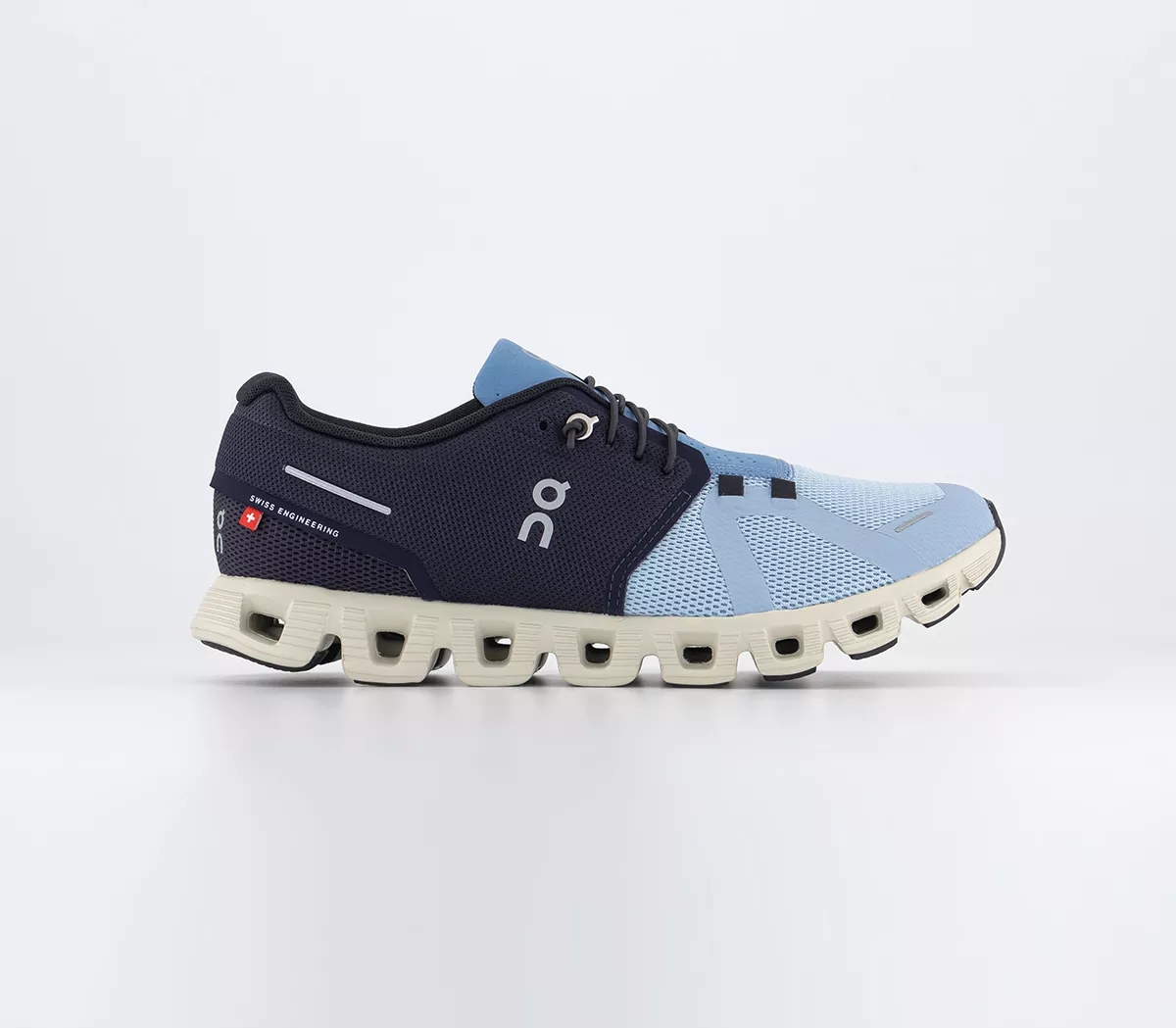 On Running Cloud 5 Trainers Midnight Chambray