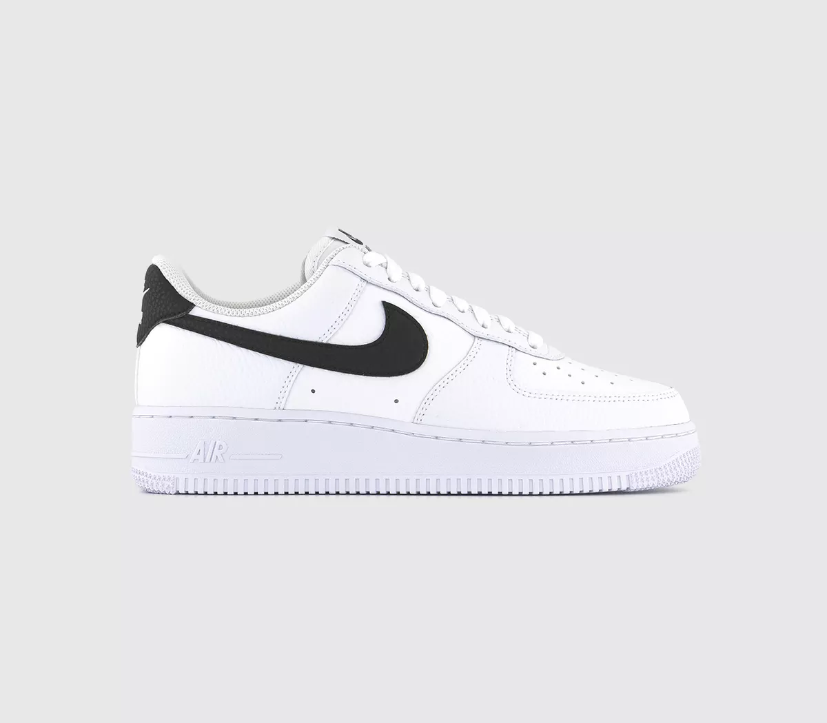 Nike Air Force 1 07 Trainers White Black