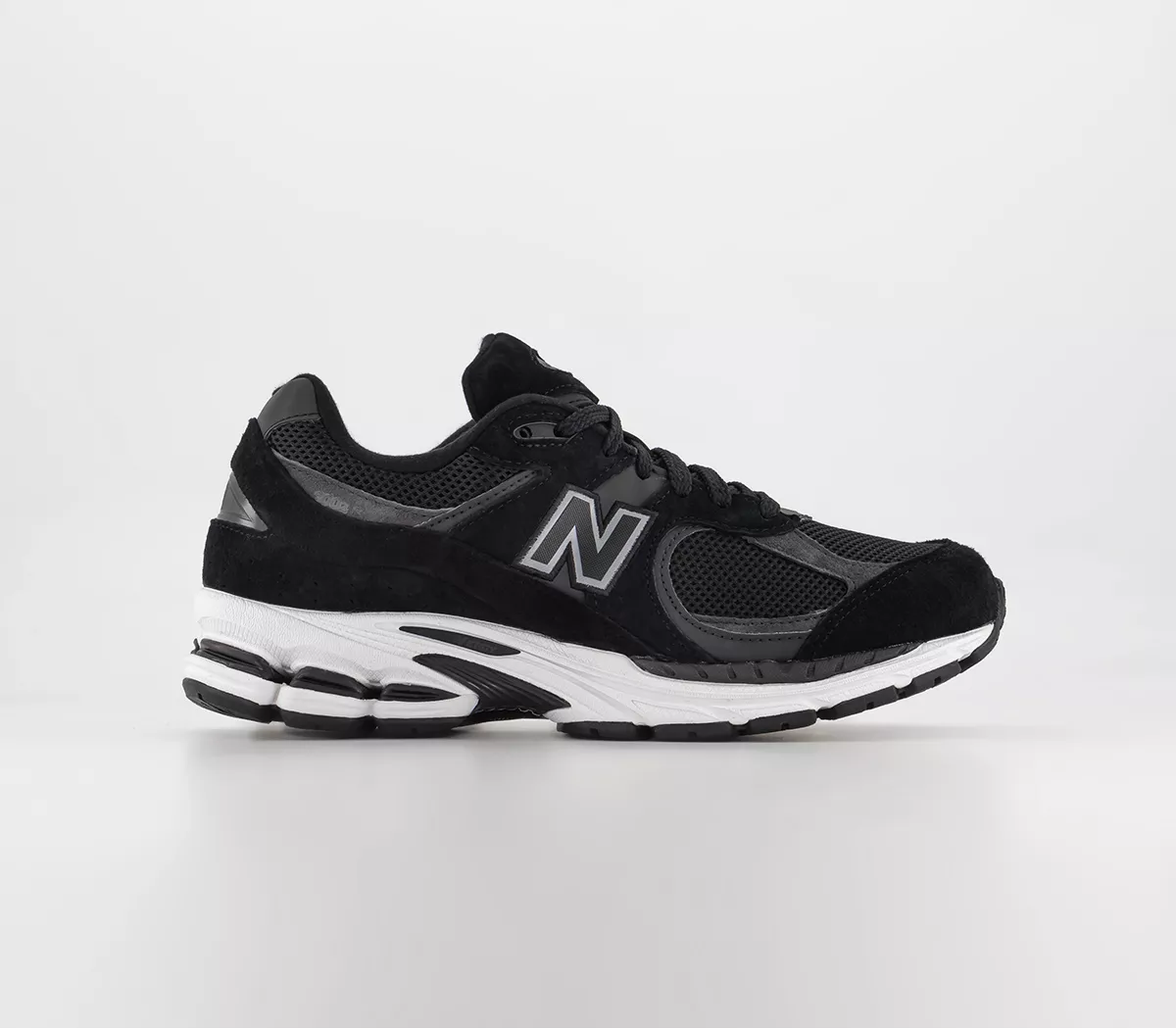 New Balance 2002R Trainers Black White