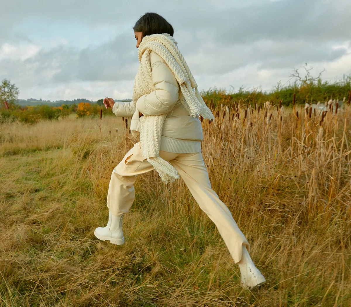 EARTHADDICT Gaea Chelsea Ankle Boots Off White