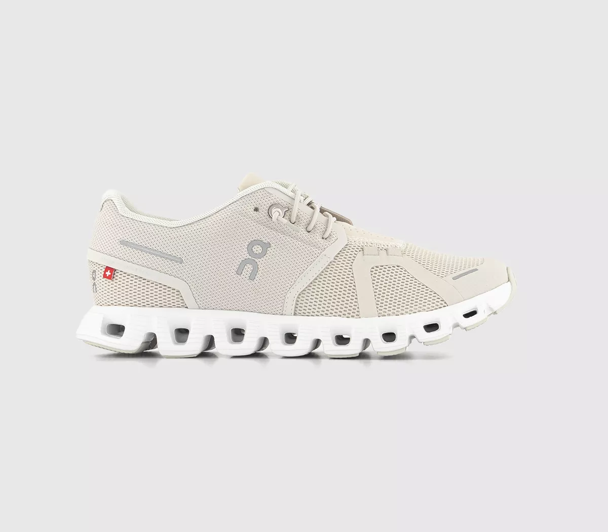 On Running Cloud 5 Trainers  Pearl White F