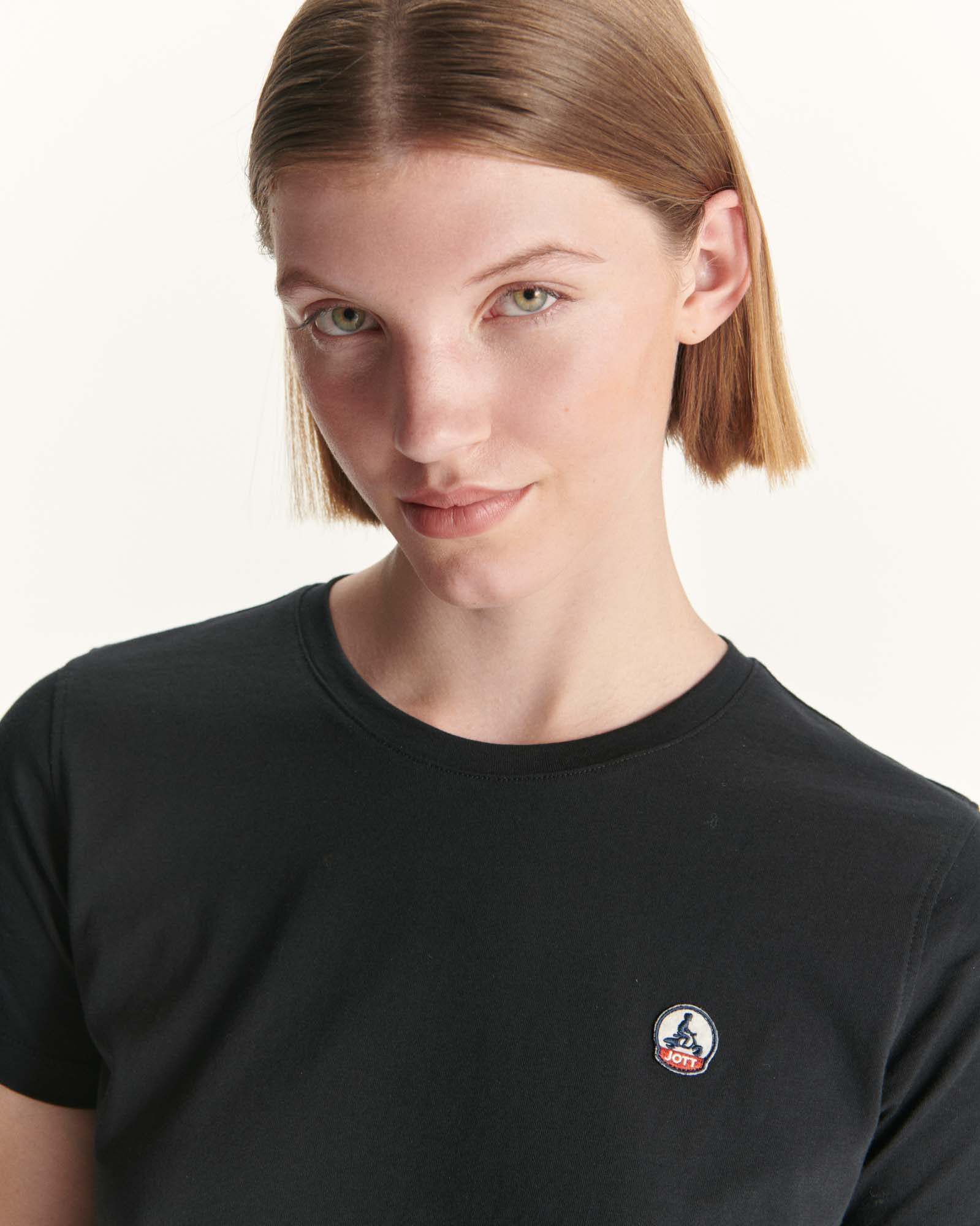 Black Rosas Round Neck T-Shirt