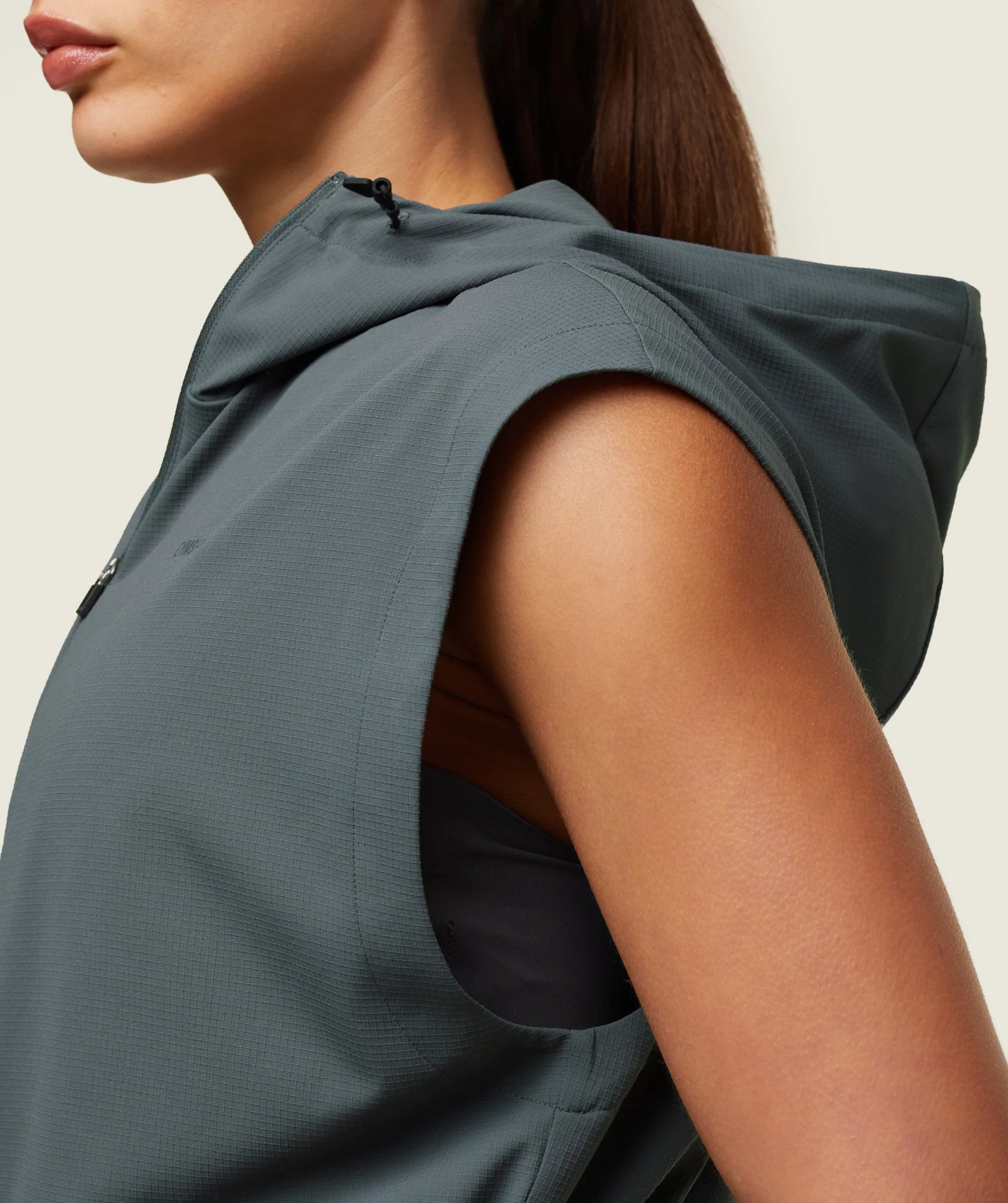 everywear Lightweight Sleeveless Jacket