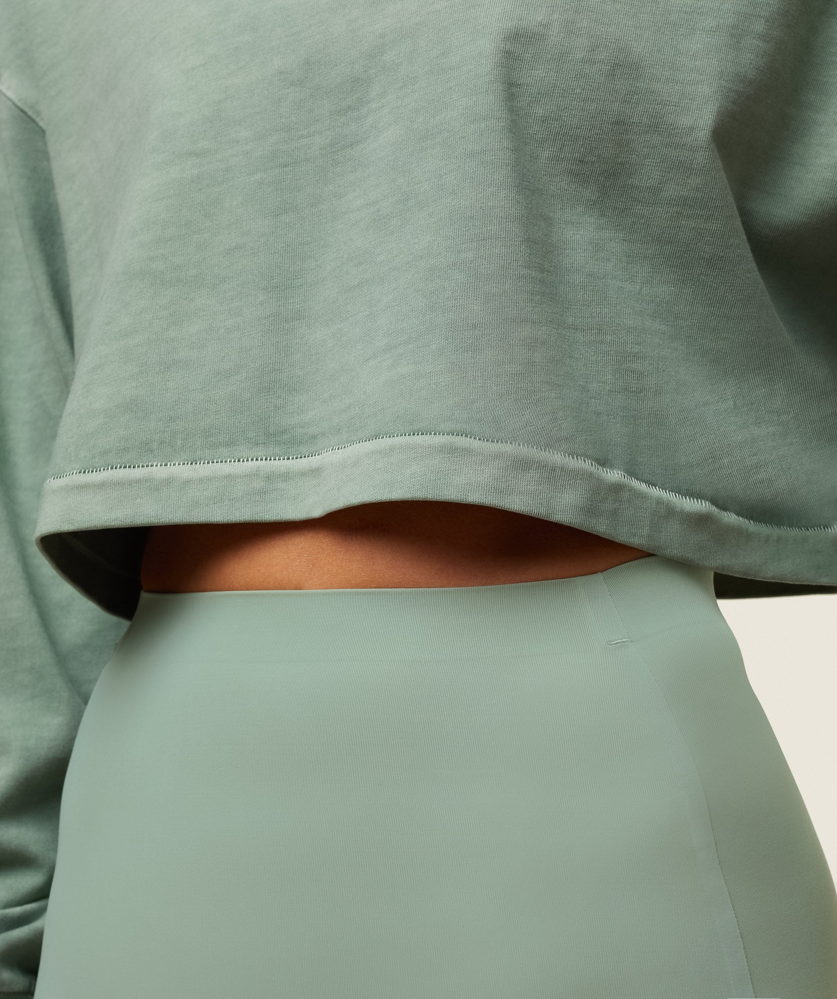 everywear Cropped Long Sleeve Tee