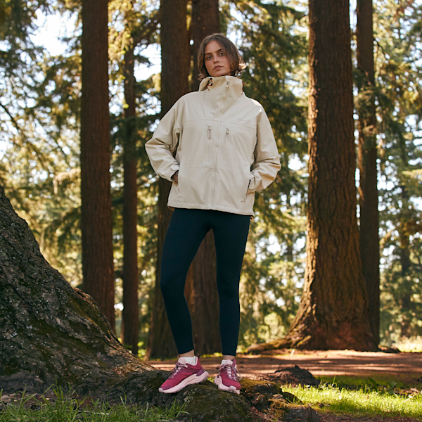 Women's Motion Access Low Lace-Up Sneaker