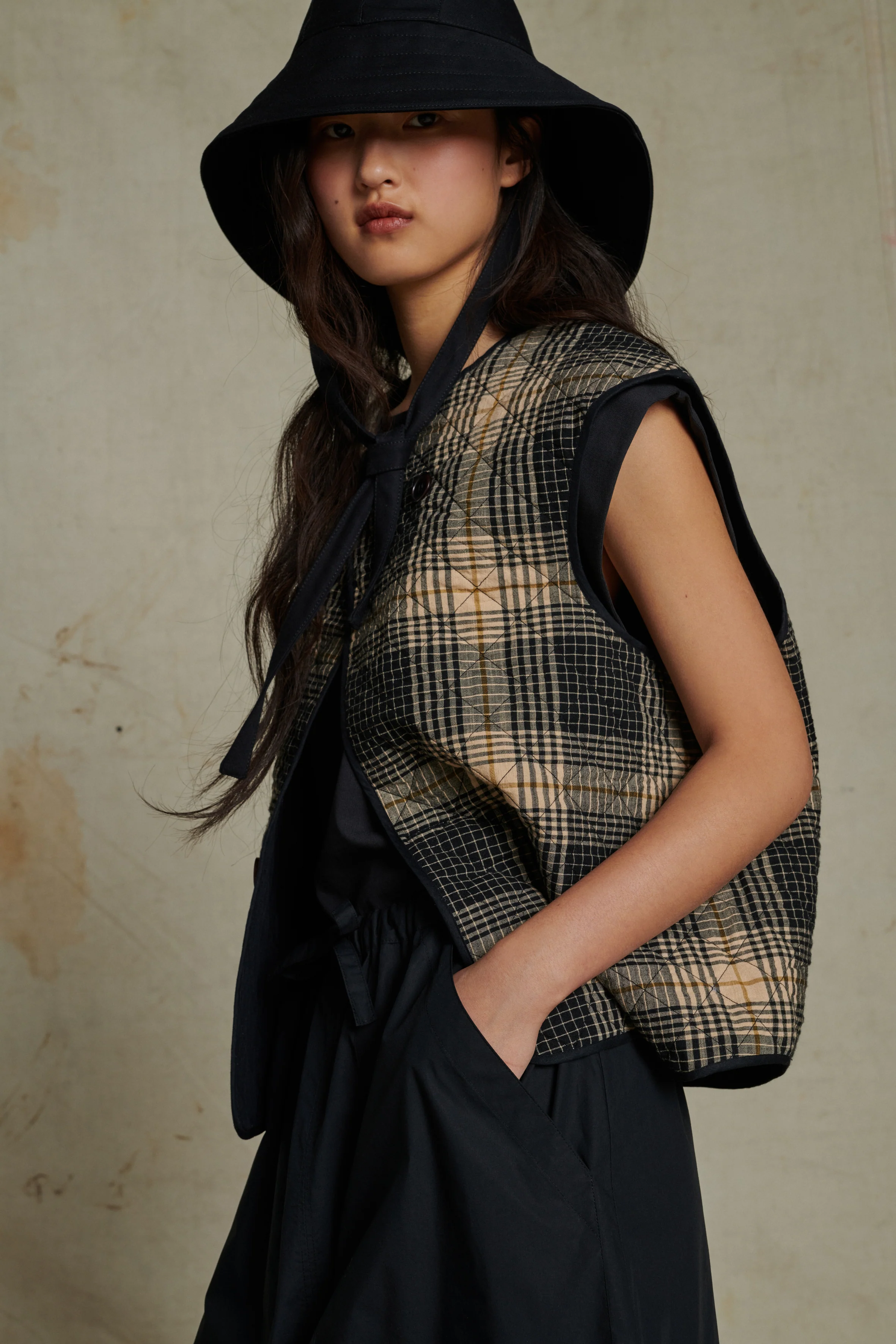 ANEMONE BLACK BODYWARMER